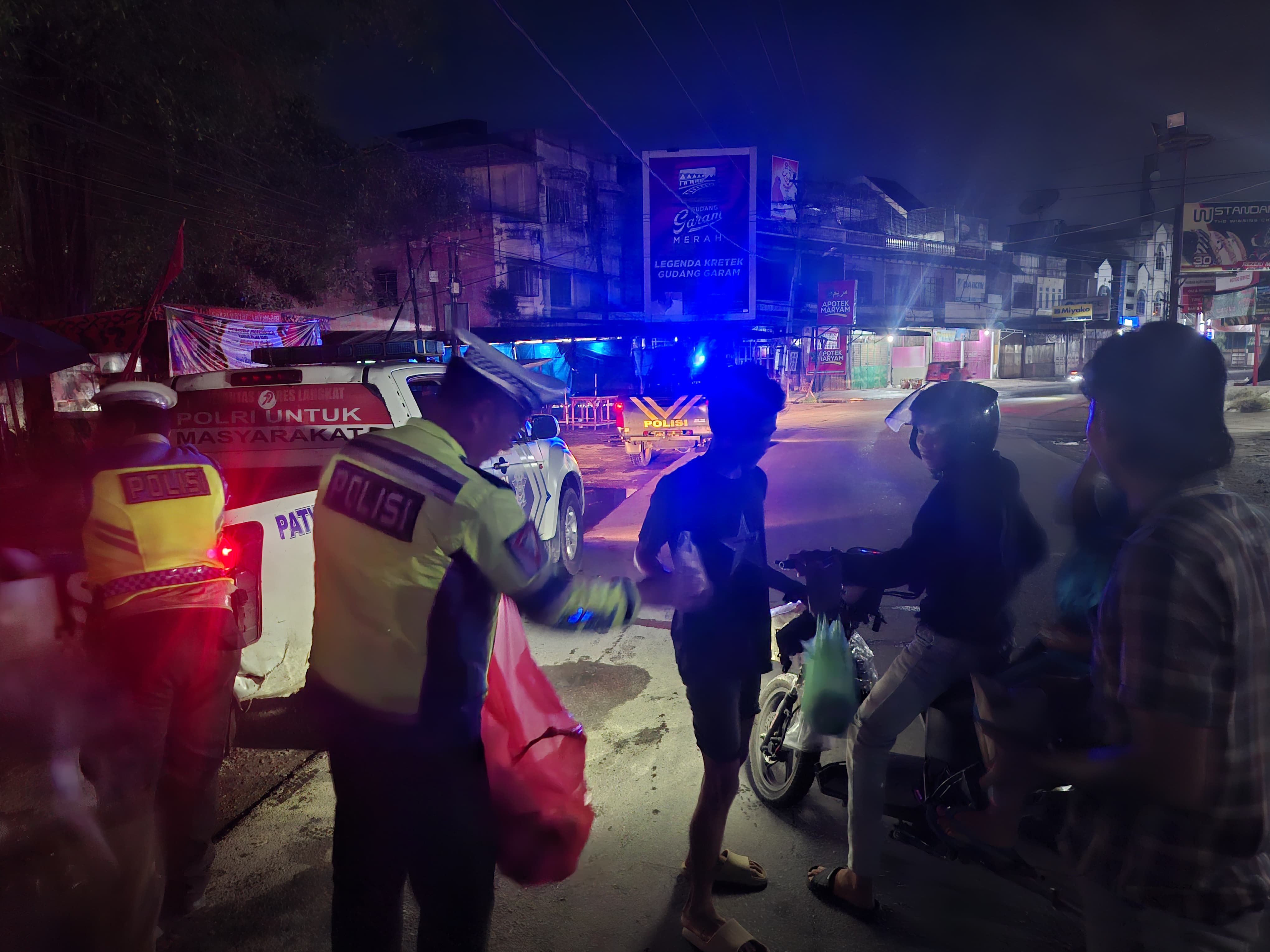Ramadhan Penuh Berkah, Polres Langkat Gelar Sahur On The Road dan Safari Shalat Subuh