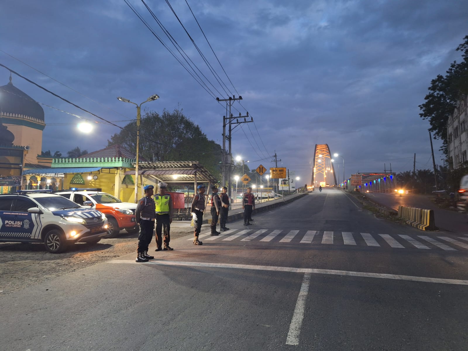 Polres Langkat Gelar Sahur On The Road dan Safari Subuh Berjamaah Bersama Masyarakat