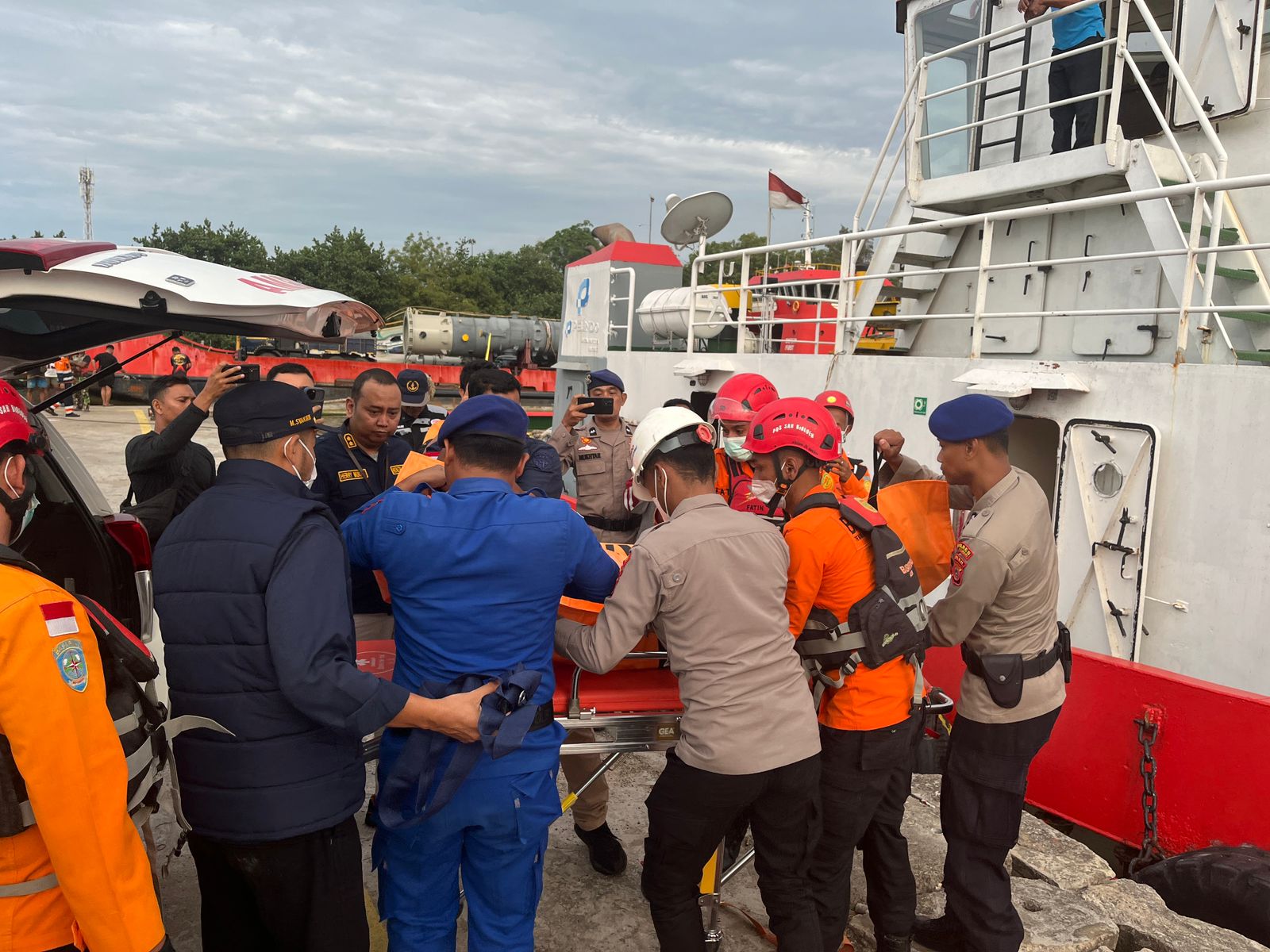 Polairud Polres Lhokseumawe Terlibat Evakuasi ABK Meninggal Dunia dari Kapal Berbendera Singapure