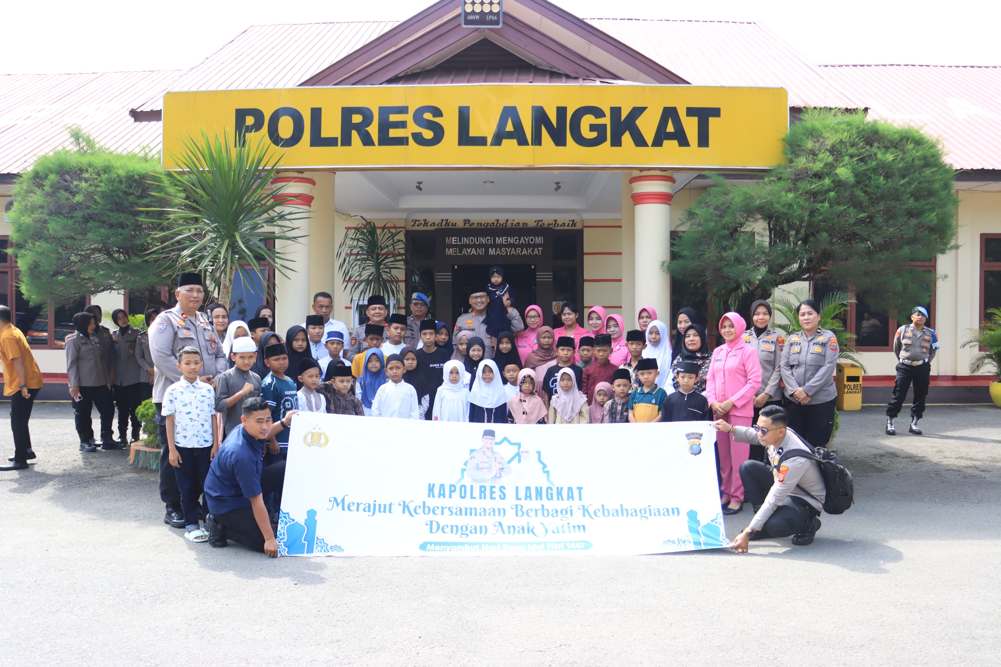 Polres Langkat Ajak 40 Anak Yatim Belanja Baju Lebaran, Wujud Kepedulian di Bulan Ramadhan