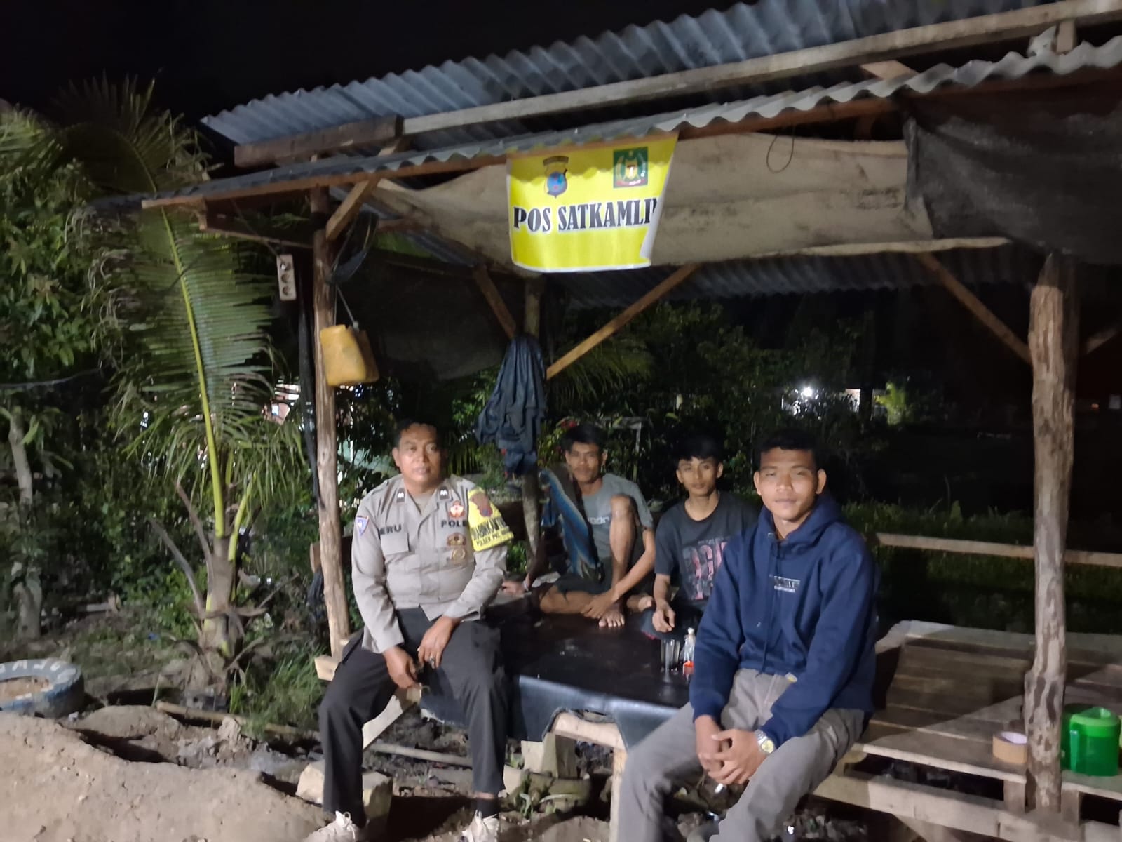 Bhabinkamtibmas Polsek Pkl. Berandan Aktifkan Satkamling, Wujudkan Kamtibmas Kondusif di Lingkungan Masyarakat